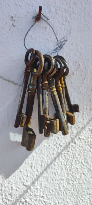 9 llaves antiguas de hierro forjado