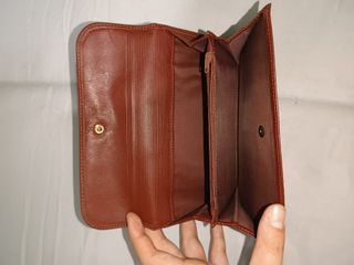 Cartera de piel marrón