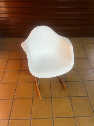 Silla Mecedora Blanca Moderna