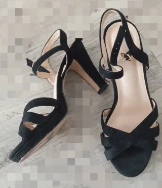 Sandalias tacón negras Solo entrega en persona no