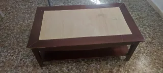 Mesa de madera centro para comedor con faldilla