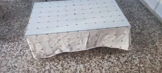 Mesa de madera centro para comedor con faldilla