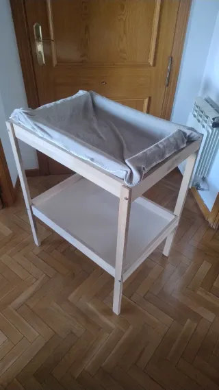 Mueble cambiador de bebé madera, colchón de aire