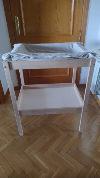 Mueble cambiador de bebé madera, colchón de aire