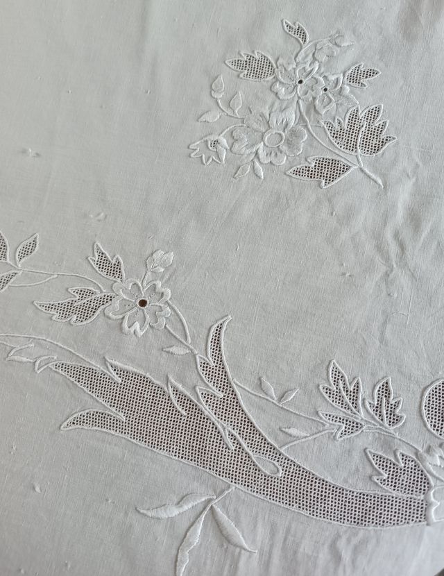 Mantelería antigua hilo bordada mano RESERVADO