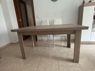 Mesa de comedor grande de madera