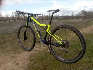 Bicicleta Montaña Cannondale cabono