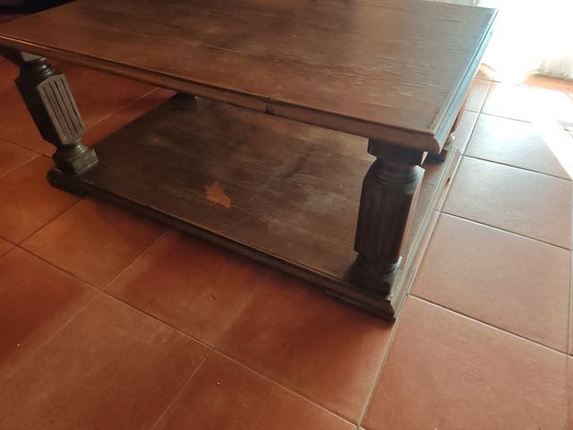 Mesa baja de madera para salón