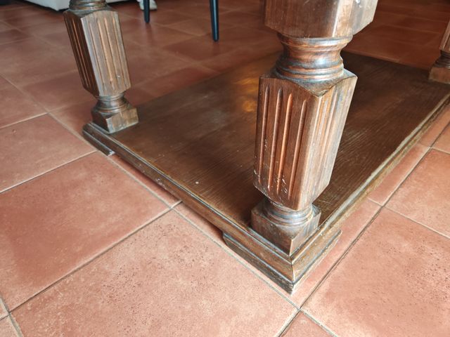 Mesa baja de madera para salón
