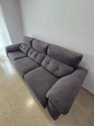 Sofá gris con apertura deslizable