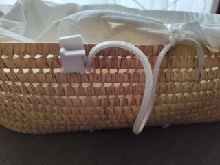 Capazo Minicuna Mimbre con Soporte. Incluye ropa.