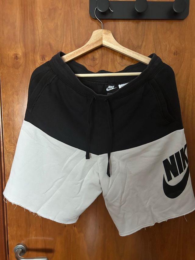 Pantalones Cortos Nike Negro y Blanco