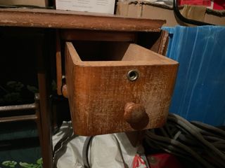 Máquina de coser Singer de madera y metal