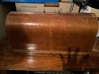 Máquina de coser Singer de madera y metal
