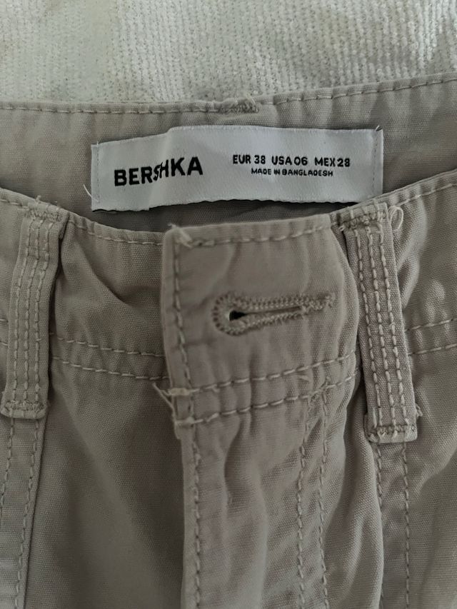 Lote Vaqueros y Cargo Bershka Beige Talla M