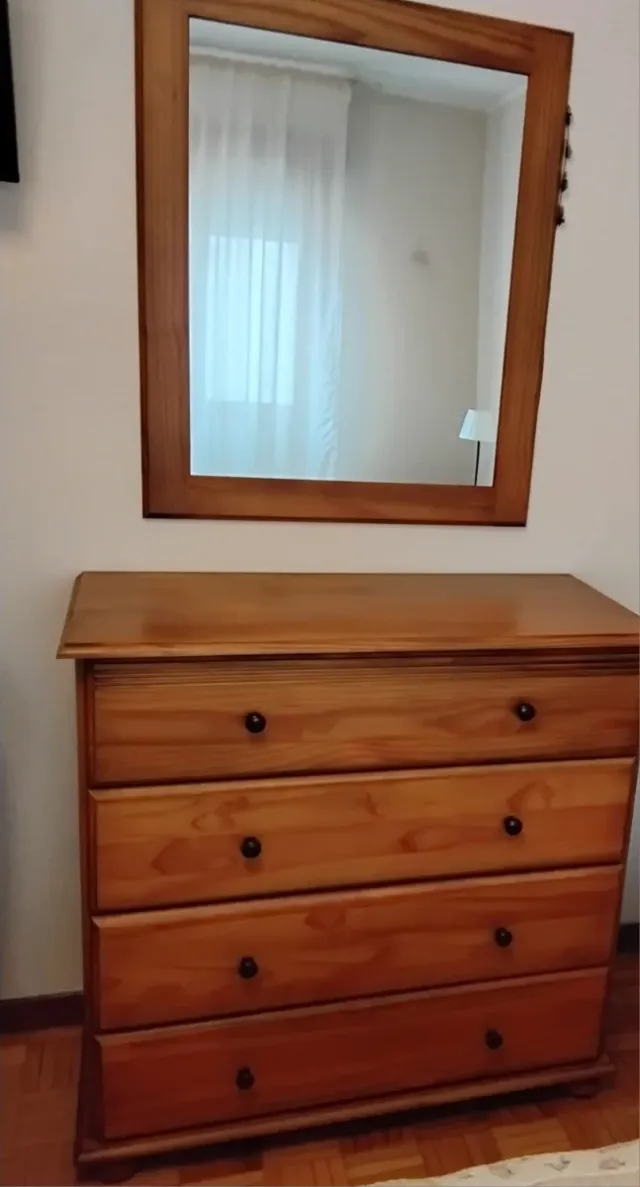 Cómoda, 2 Mesitas y Espejo Madera