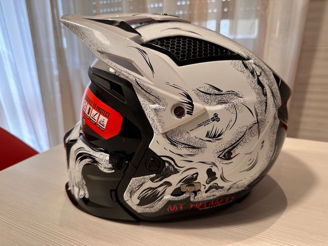 Casco MT Helmets Streetfighter Grafica Skull 