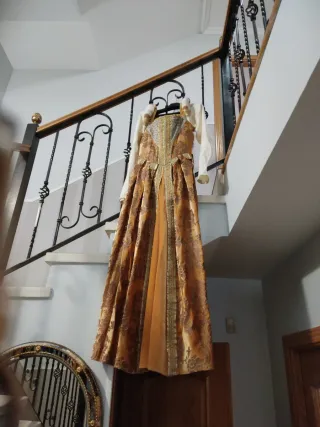 Vestido Medieval Talla 46 Dorado