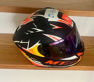 Casco MT Pedro Acosta Firmado.