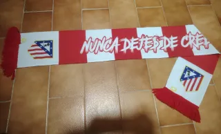 Bufanda Atléti NUNCA DEJES DE CREER.