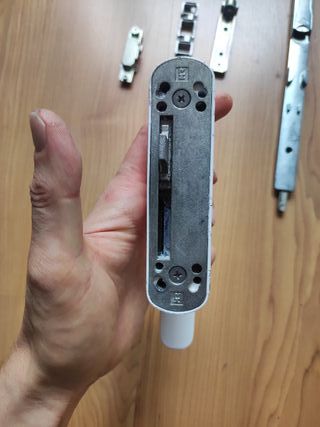 Piezas ventana Oscilobatiente marca "Roto"