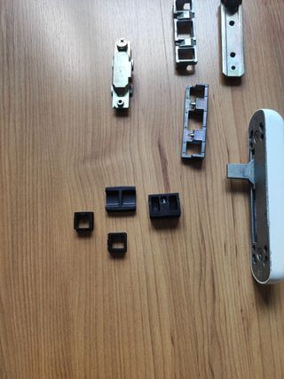 Piezas ventana Oscilobatiente marca "Roto"