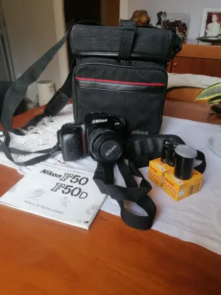 Cámara Nikon F50 + Accesorios