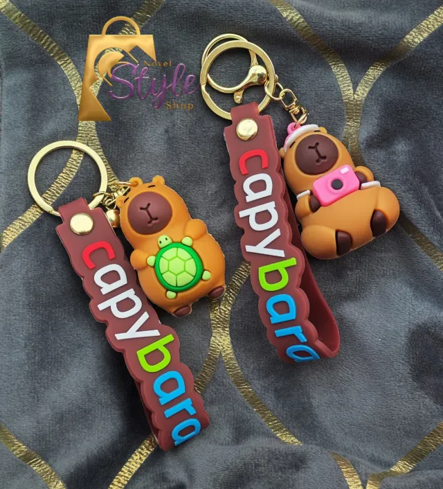Llaveros Capybara con figuras