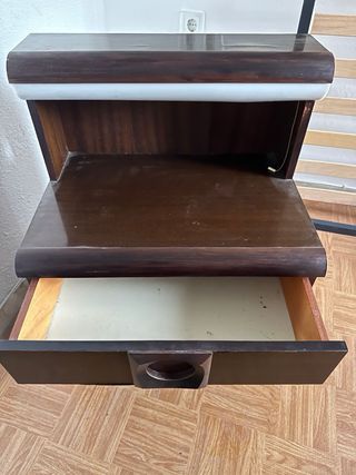 Mesilla antigua de madera