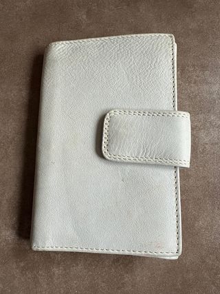 Cartera de piel gris claro hielo medidas 15x10