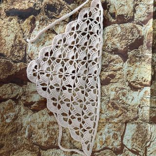 Bandana tejida de encaje