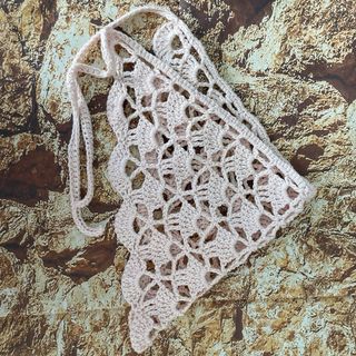 Bandana tejida de encaje