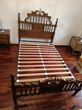Cama de madera estilo clásico.Precio Negociable