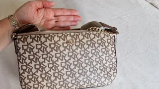 Bolso DKNY logo estampado