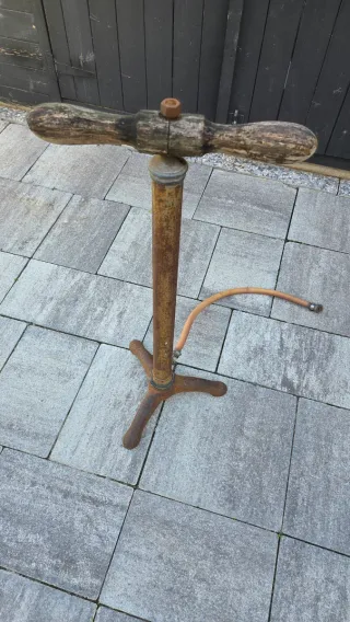Pompa bicicletta antica in metallo e legno
