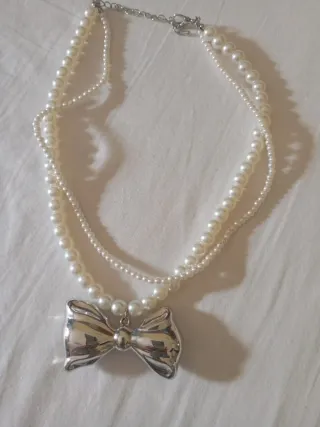 Collana perle con ciondolo fiocco