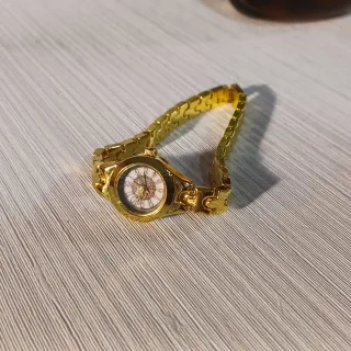 Reloj de mujer dorado modelo 2