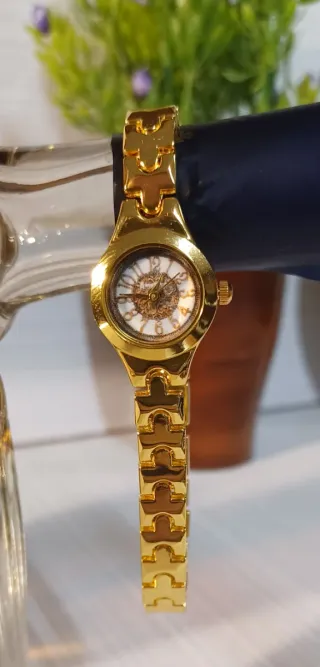 Reloj de mujer dorado modelo 2