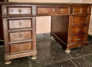 Escritorio antiguo madera maciza con tiradores