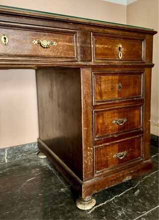 Escritorio antiguo madera maciza con tiradores