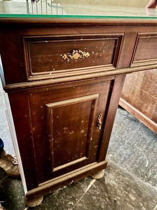 Escritorio antiguo madera maciza con tiradores