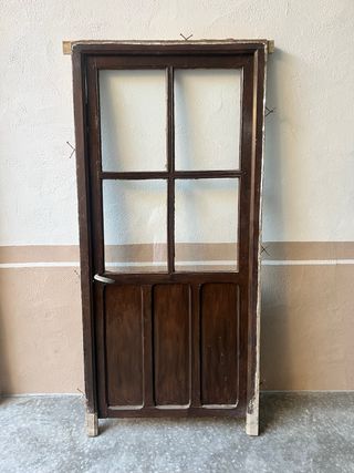Puerta antigua madera con cristales