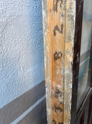 Puerta antigua madera con cristales