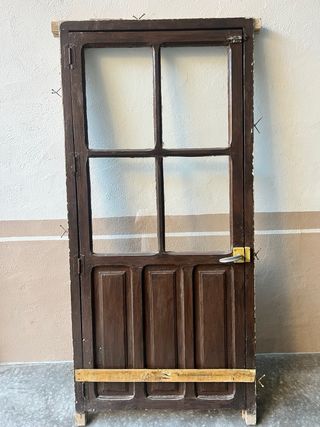 Puerta antigua madera con cristales