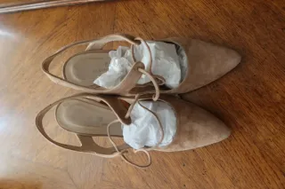 Zapatos de tacón beige