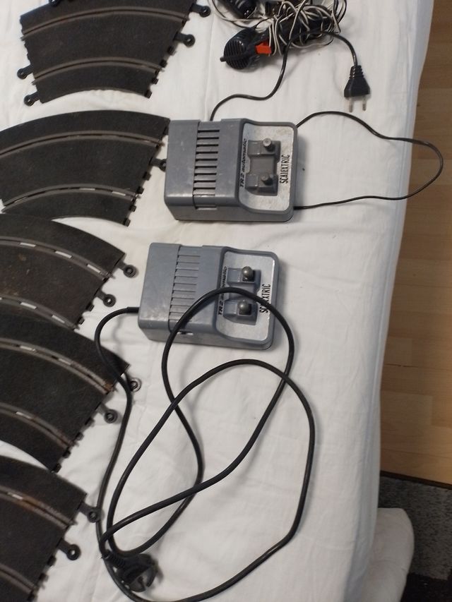 Pistas Scalextric y transformadores y 4 mandos