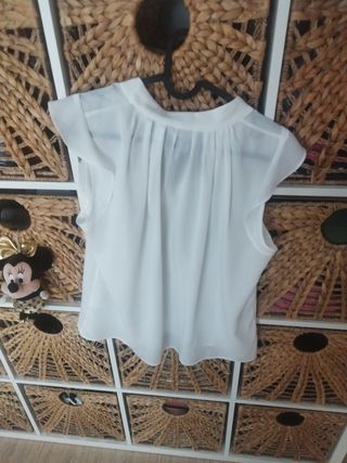 Camisa H&M blanca con volantes