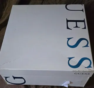 Botines Guess Negros con Hebillas y Tachuelas