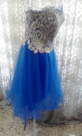 Vestido fiesta corto azul y dorado T.36