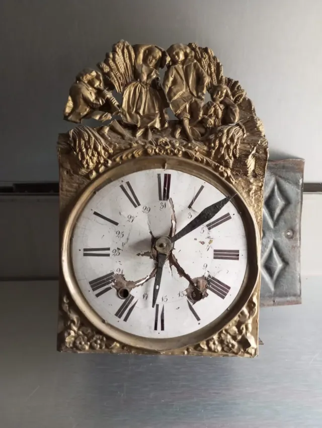 Reloj antiguo decorativo dorado